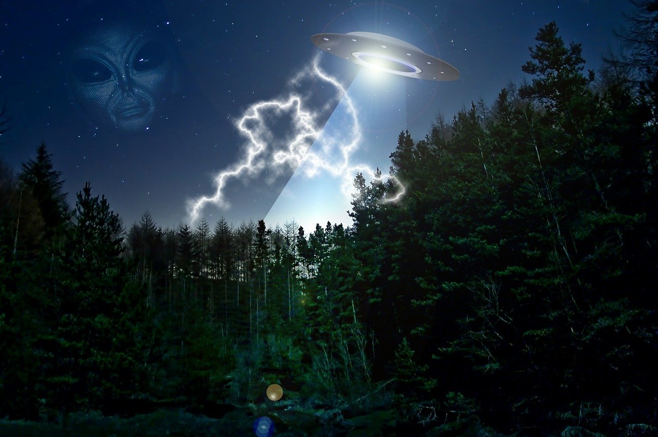揭秘宇宙神秘現(xiàn)象，最新真實(shí)外星飛碟視頻公開！